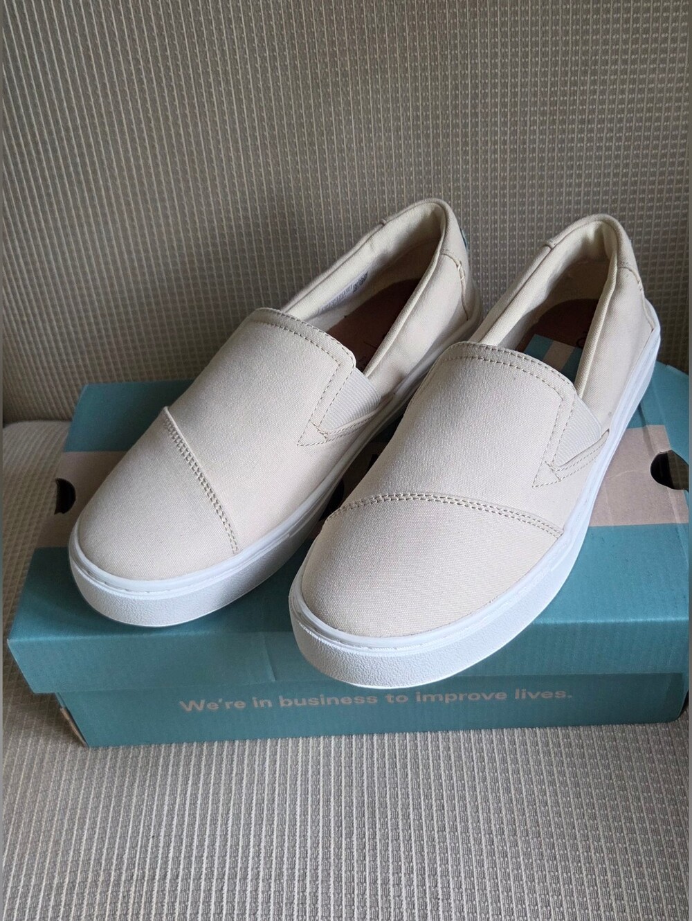 New TOMS Luca Slip On Canvas Shoes Sneakers Women Size 7